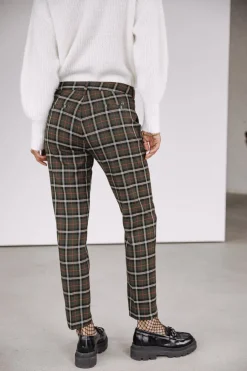 Freeman T. Porter Claudia Lineal Store
