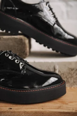 Freeman T. Porter Neve Varnish Hot