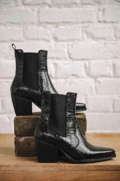 Freeman T. Porter Teresa Croco Hot